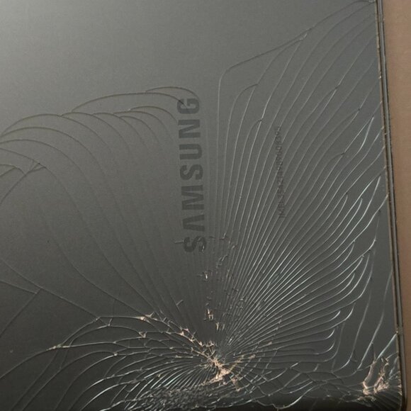 Samsung Galaxy S22 Ultra 5G - cracked on the back - Picture 4 of 11